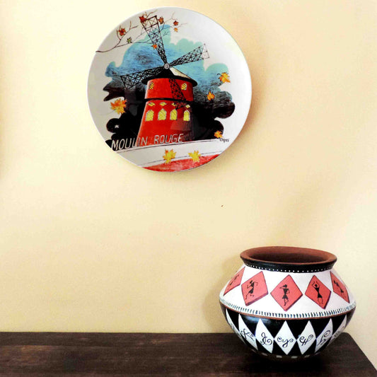 Twilight, and falling maple leaves made a perfect ambiance for the most famous windmill at Montmartre.